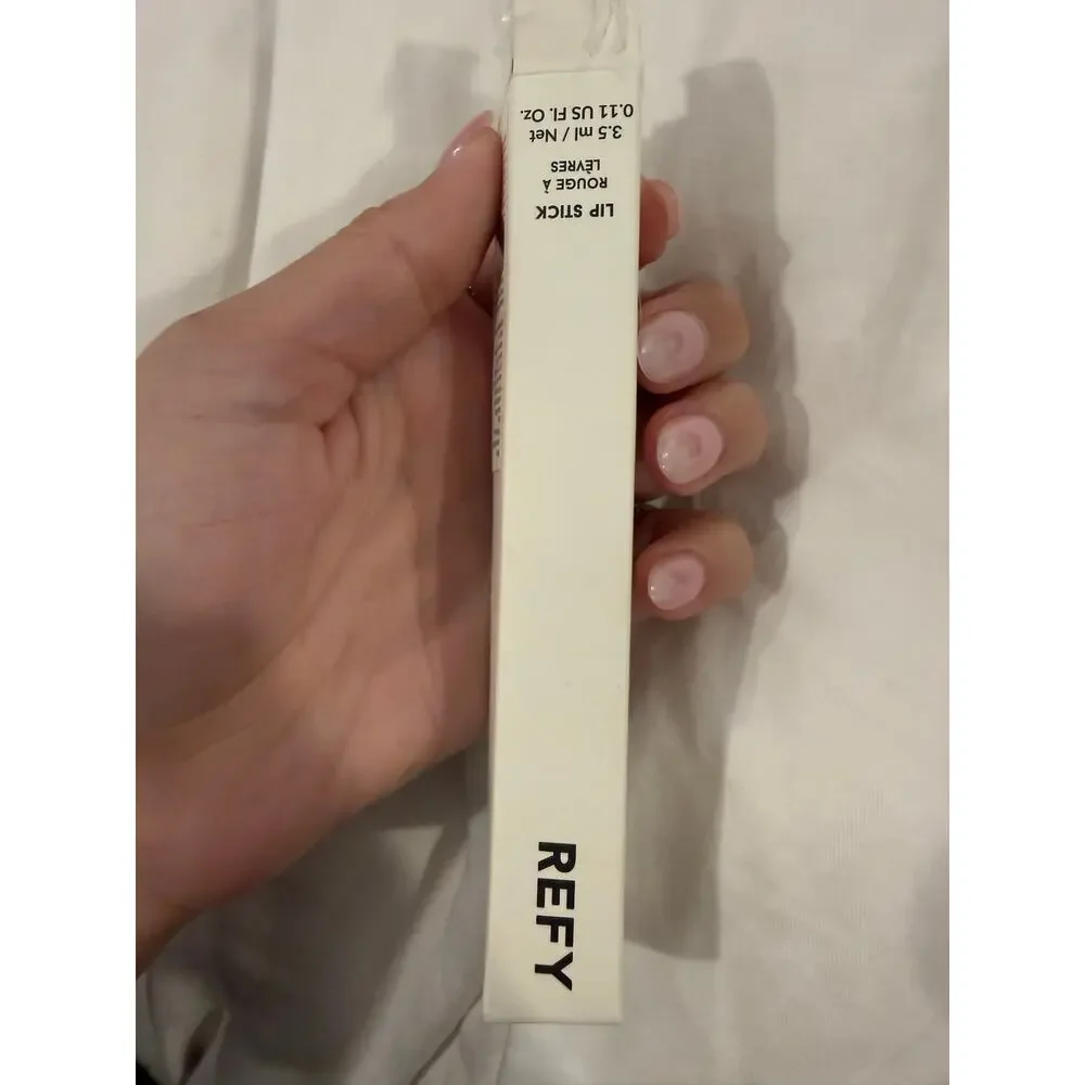 the REFY Satin Liquid Lipstick Pen with Vitamin E in the shade Rosa